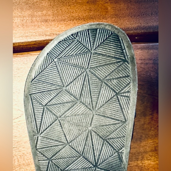 Kurt Geiger Quilted Sandals - Picture 4 of 10